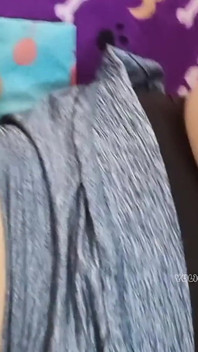 Yuliethgomez macht einen videoanruf und zeigt einer anhängerin aus Italien ihre titten