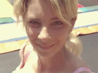 Katerina Hartlova: ¿Me encanta el verano saltando a ️ ti también?