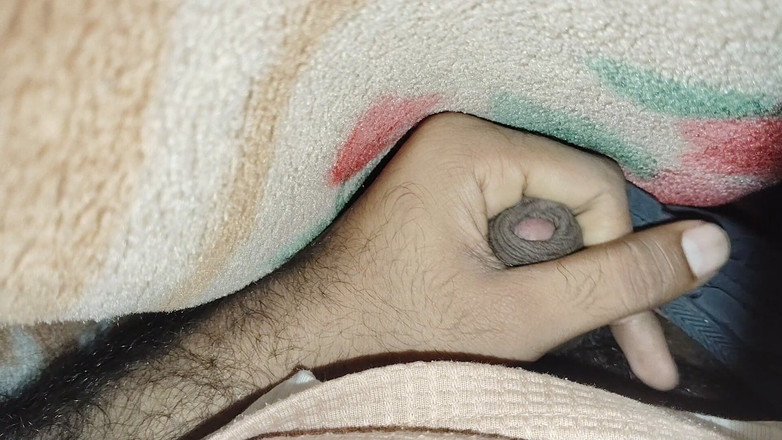 Xxxboyengi: Quente deshi universitário garoto masturbação sob o cobertor