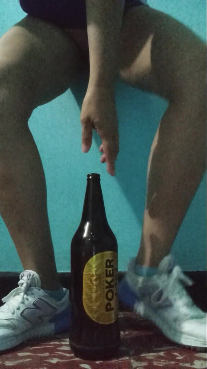 Lobicam: 손가락으로 자위하고 보틀이 풍부한 우유를 짜내는 병