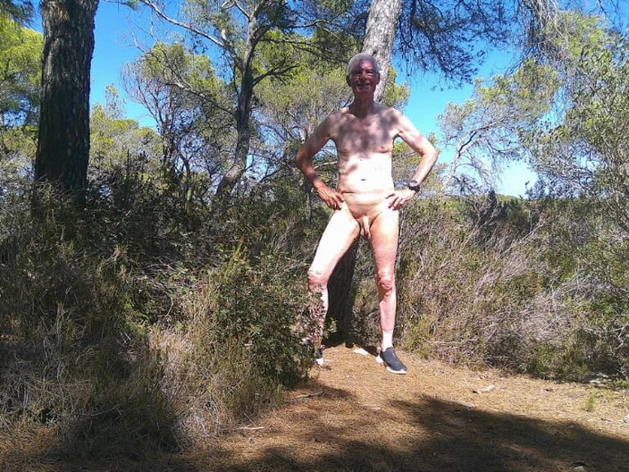 bigears: メノルカの太陽の下で裸でCumshowと