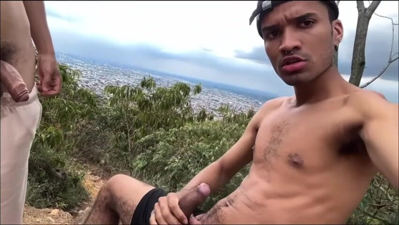 vergar4_daviid: Chupando o pau do atleta com um pau enorme