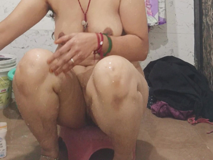 Priyahot77: Bhabi Spectacol cu fundul mare