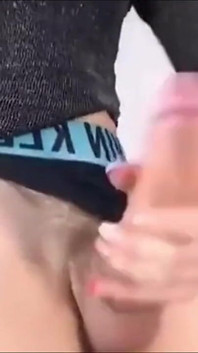 Menyentak penis besar saya dan ejakulasi