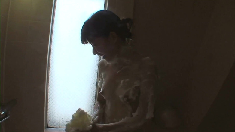 Asiatiques: Cewek cantik jepang lagi mandi