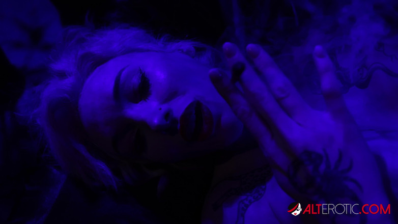 Alt Erotic: Kitty Quinn Smokes Her Night Away in Smoked Out Blondie