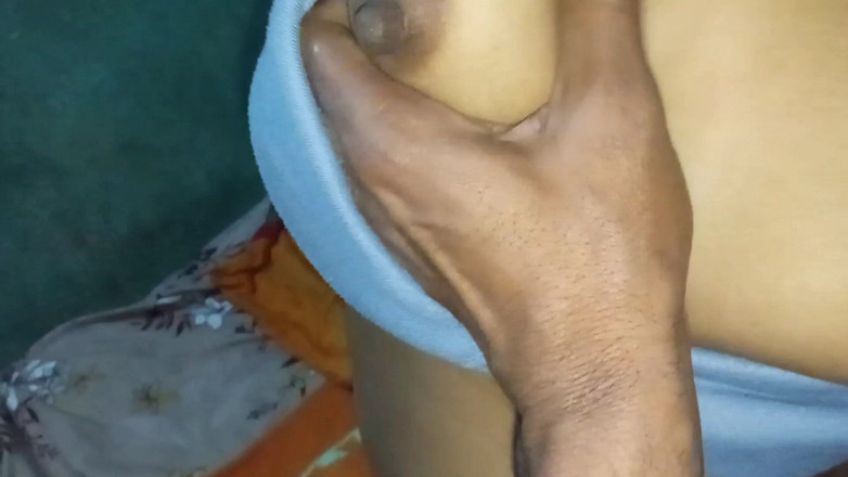 Nukes01: Inseri minha perna inteira na buceta da minha meia-irmã.