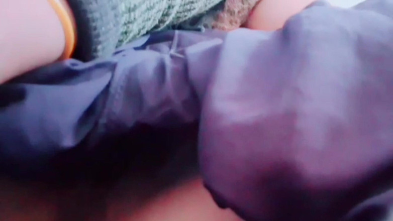 TricolorMusic3: Air automatik yang tiba dari pepek, pepek sangat basah