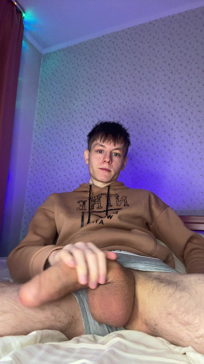 Morflot24: Худий красунчик з гігантським членом потребує серйозного полегшення