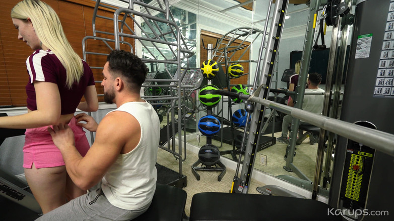 Karups POV: Schizzata su una troia della palestra