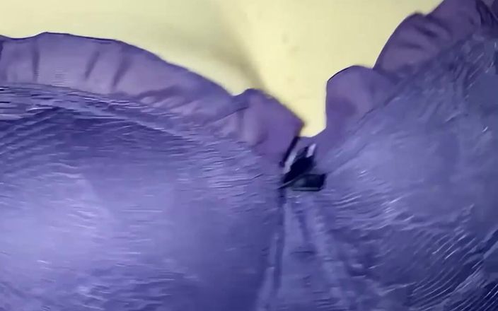 Lady Oups: Halka açık yerde mini etekli külot yok