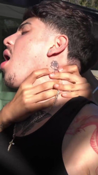 Matón latino toma una enorme polla sin cortar colgada papi Santo Jorge Eddy Blanco