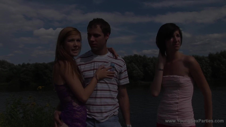 Young Sex Parties: Rivieroever trio neuken
