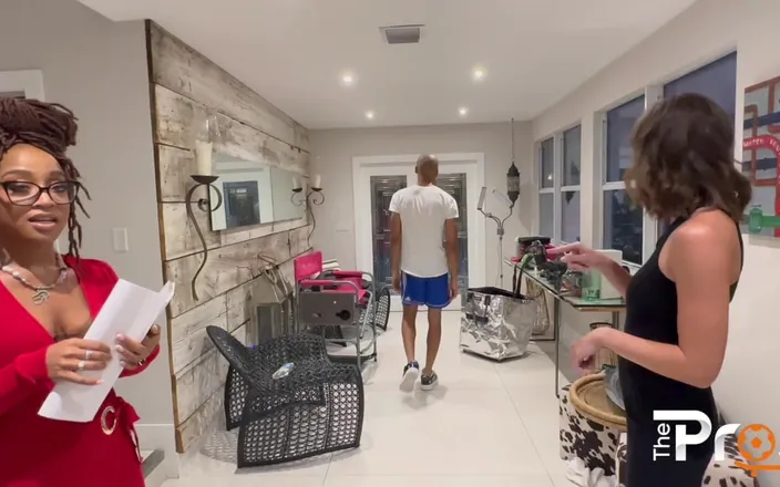 The Flourish XXX: Pros S2e08 Mena Carlisle的光滑客户体育经纪人
