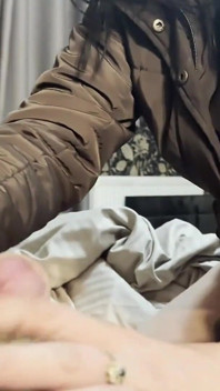 갈색 모피 후드 퍼퍼 재킷에 정액 많이 172