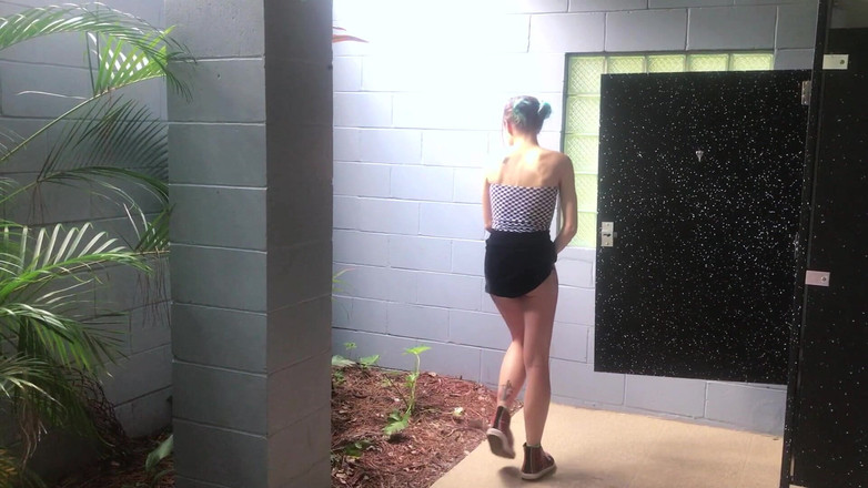 kactus kutie: 화장실이나 자연에서 오줌