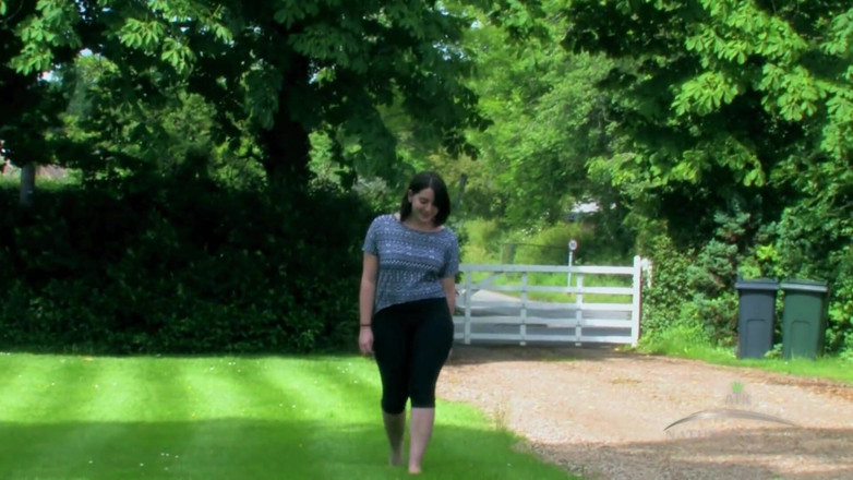 ATK Fans (Hairy): Beryl Is Rocking Her Bare Feet Through the Soft Grass