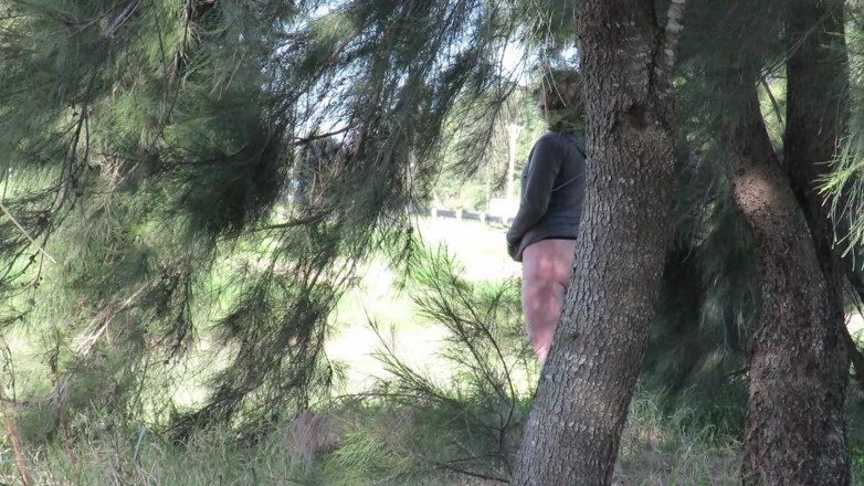 Milfcamsex: Patricia and Her Ass Walks Among the Pines
