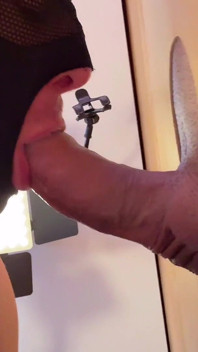 XL-Cock la Gloryhole: Ejaculare fierbinte chiar în gură!