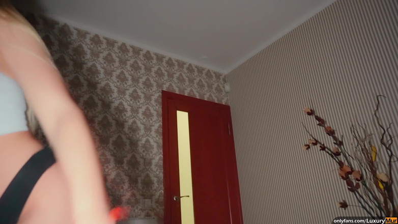 LuxuryMur: सबसे अच्छी लंड चुसाई पड़ोसी की पत्नी को सिर्फ लंड चूसना पसंद है