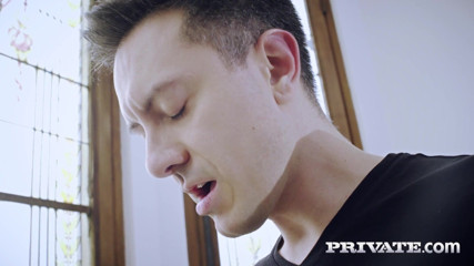 Private.com: Amber Deen deepthroat action innan hon erbjuder sin håriga fitta