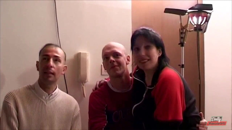 Vere Casalinghe Italia.: Organizează un film porno între prieteni și ajung pe web