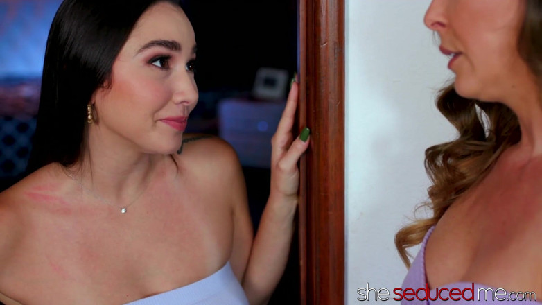 She seduced me: SHESEDUCEDME - 내 의붓딸은 게이머