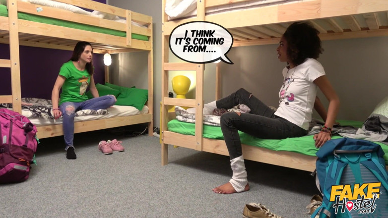 Fake Hostel: Fake Hostel - Glory Hole Girls: Tetování a potěšení za zdí