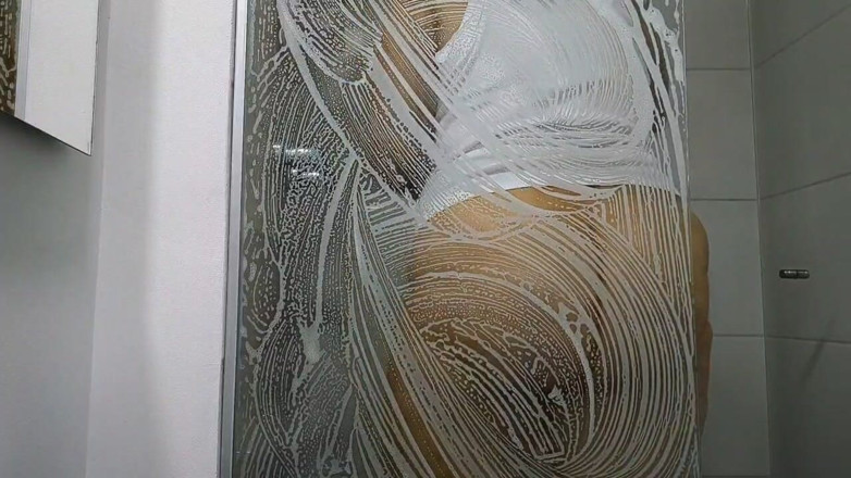 Milfcaliente69: Această servitoare mă activează cu adevărat, cu fundul ei mare,...