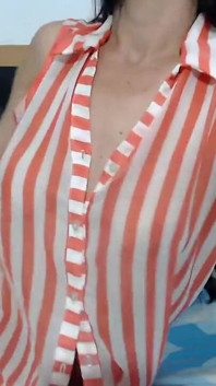 Veronica Cristal sacudiendo mis tetas solo para burlas You.mp4