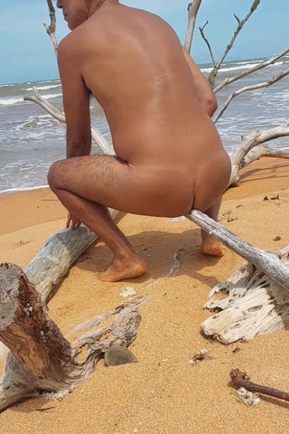 Ladysilvas: Ladysilva femboy culo caliente en la playa