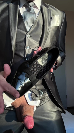Master Shiny Shoes: El novio se masturba en la habitación del hotel
