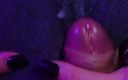 Fer fer sissy: Fer mariquita masturbación con la mano grande cum
