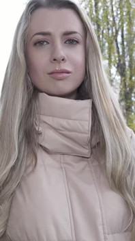 Cercetașă germană - fata zveltă de la birou Adriana Sweetblonde agățată pentru futai la audiție în Berlin