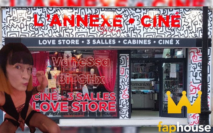 VaneSsa BiTCHx: Intaglio di pipe a Pigalle. Sexshop•ciné L'annexe Du Sexodrôme Paris...
