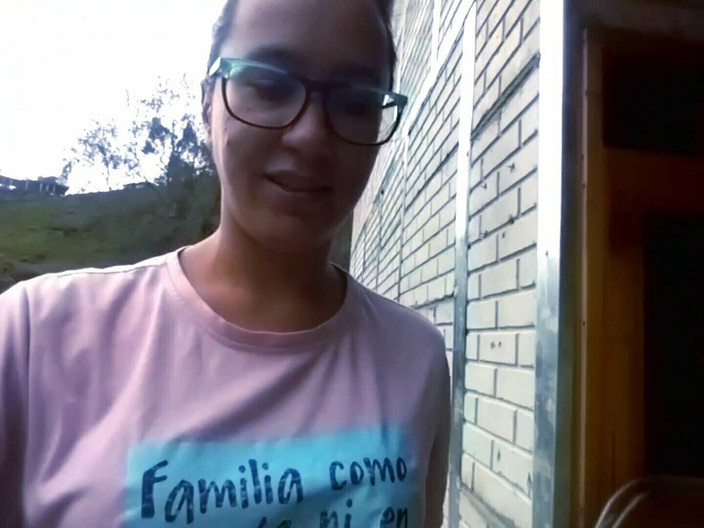 Nathalieprez4: Gadis sange ini lagi asik masturbasi pakai jari di luar...