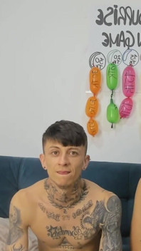 Cuplu sex dans și în cameră