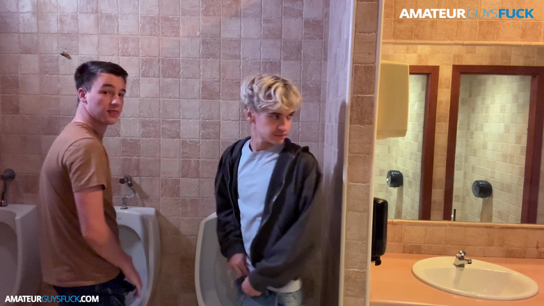 Amateur Guys Fuck: Agf014:: Casal decide se divertir em alguns banhos públicos