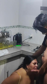 hot paripakv khoobsoorat vishaalkaay mahila, keval slo moshan prashanskon ke lie
