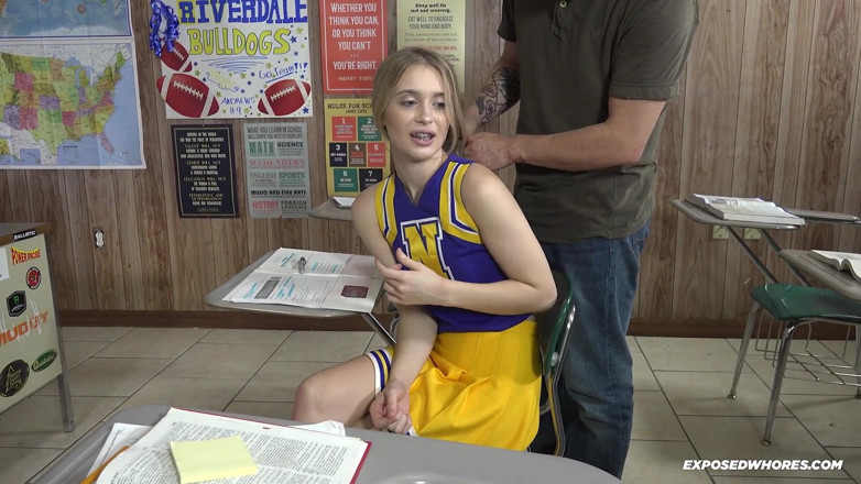Exposed Whores Media: Virgin cheerleaderin anastasia knight wird in den arsch gefickt!