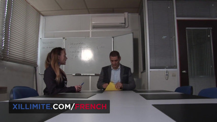 French girls at work: sundar kamsin ki tichar ke desk par chudaee