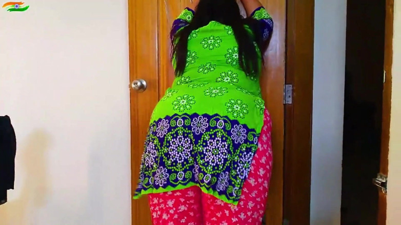 Aria Mia: Гаряча зведена сестра змусила свого молодшого зведеного брата сидіти і трахати її за день до весілля, коли її батьків не було вдома