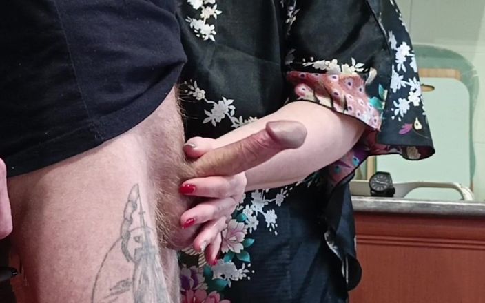Zona901: Crot sperma hangat ibu mertuaku yang telan sperma hangatnya