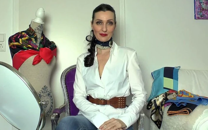 Lady Victoria Valente: Nicki Scarves hedvábné šátky opotřebované jako neckerchief