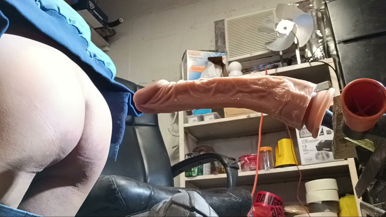 Elgloton: Raw and Hard for My Ass