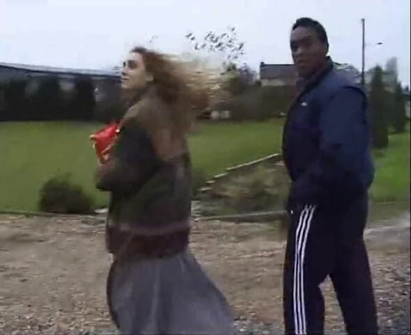 British Blue Movies: Las grandes aventuras británicas de Omar: chicas jamming anal
