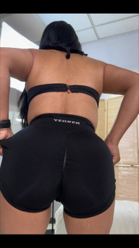 Você ama milfs em shorts pequenos?