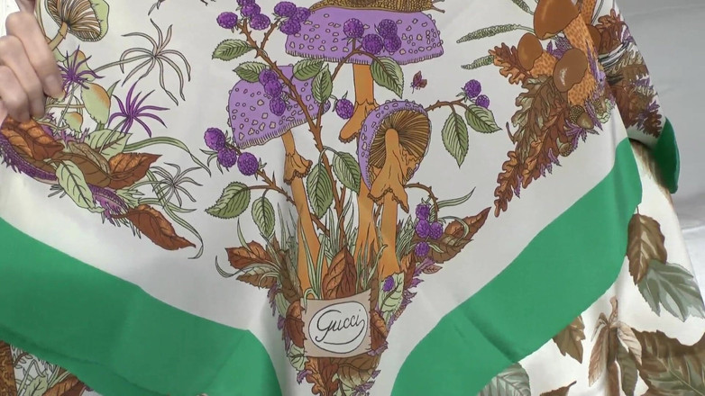 Lady Victoria Valente: 내 실크 스카프에 사정한 자국, 빅토리아 발렌테 부인