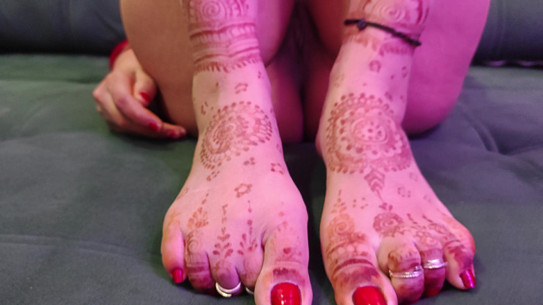 Sassysonia: Sonia Bhabhi masturbuje się, aż spuści się na dildo