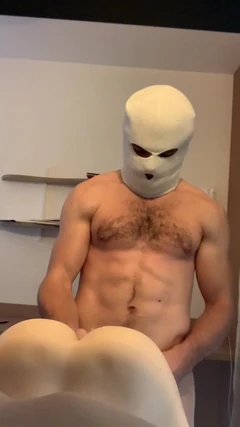 Fodendo essa boneca como se fosse sua namorada. Corno por quente valentão garanhão